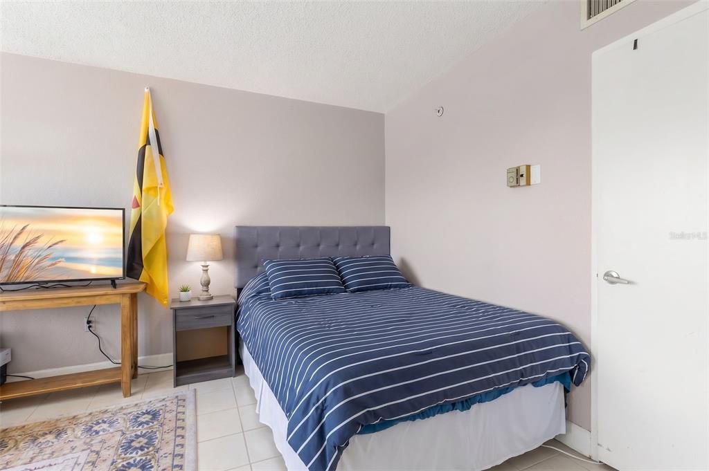 For Sale: $200,000 (0 beds, 1 baths, 475 Square Feet)