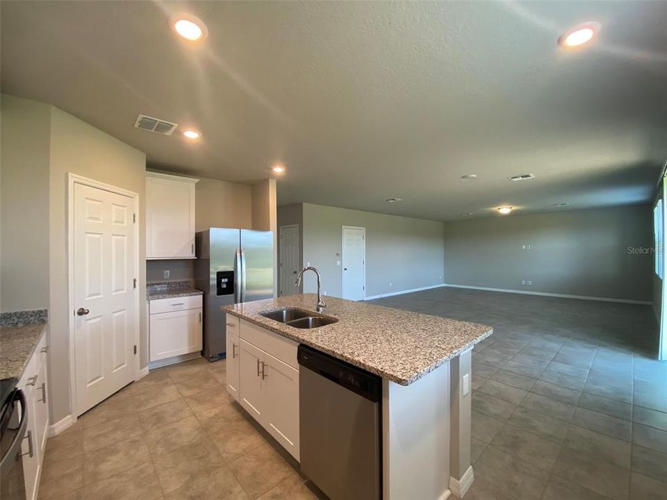 For Rent: $2,899 (4 beds, 3 baths, 2634 Square Feet)