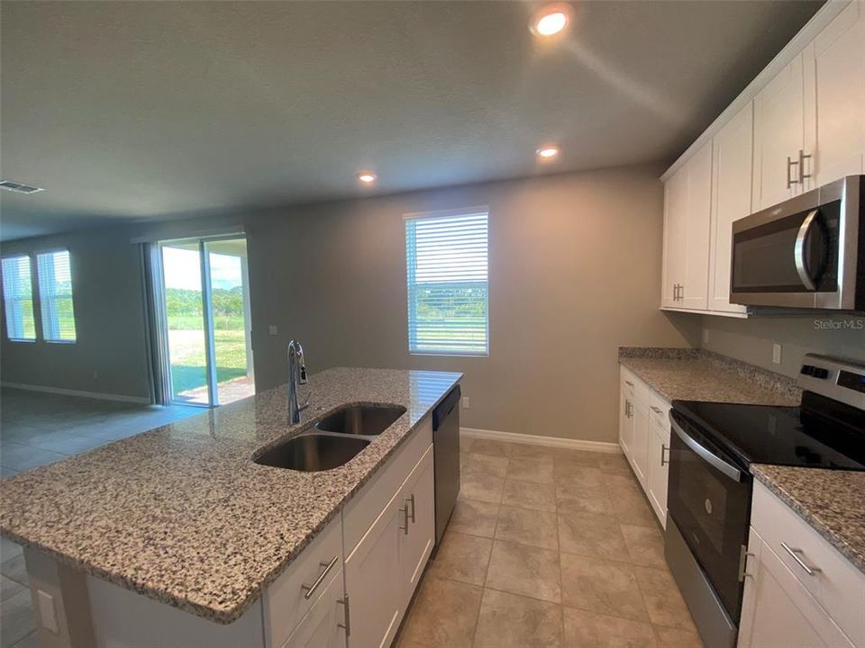 For Rent: $2,899 (4 beds, 3 baths, 2634 Square Feet)