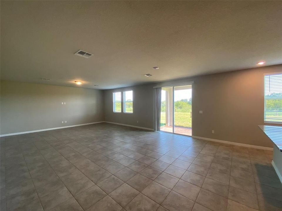 For Rent: $2,899 (4 beds, 3 baths, 2634 Square Feet)