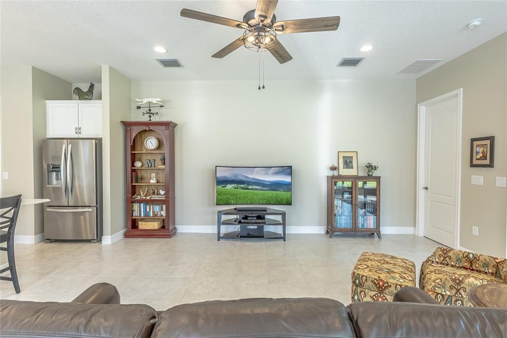 For Sale: $529,900 (3 beds, 3 baths, 2365 Square Feet)
