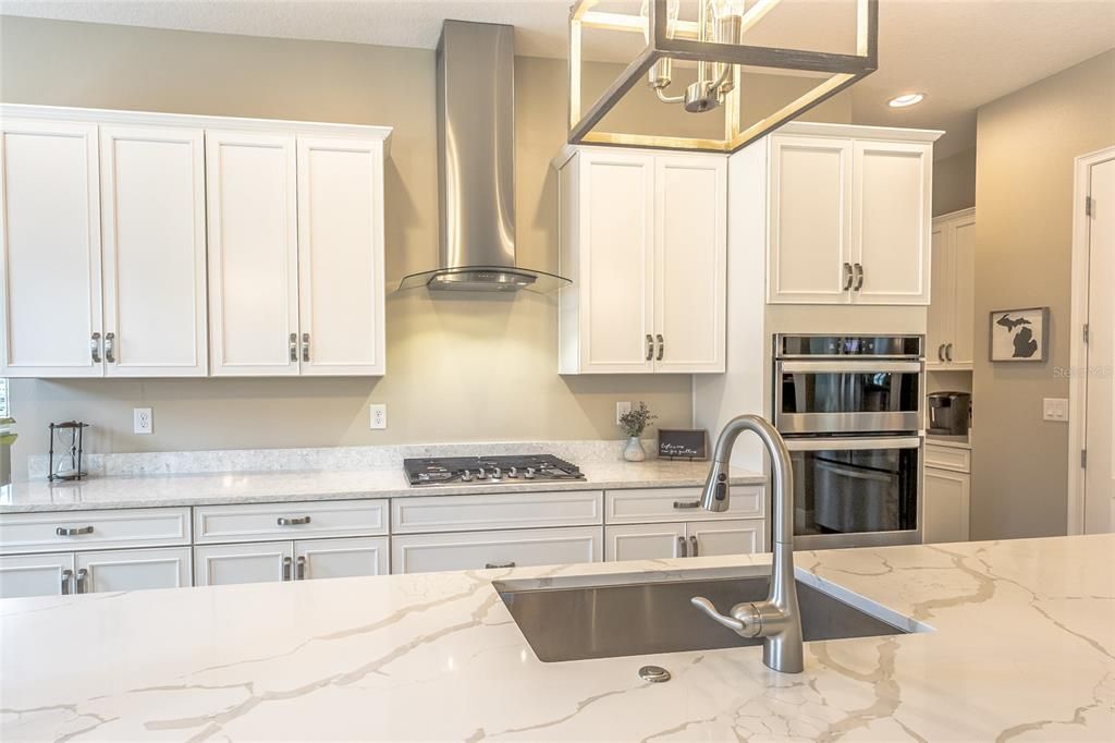 For Sale: $529,900 (3 beds, 3 baths, 2365 Square Feet)