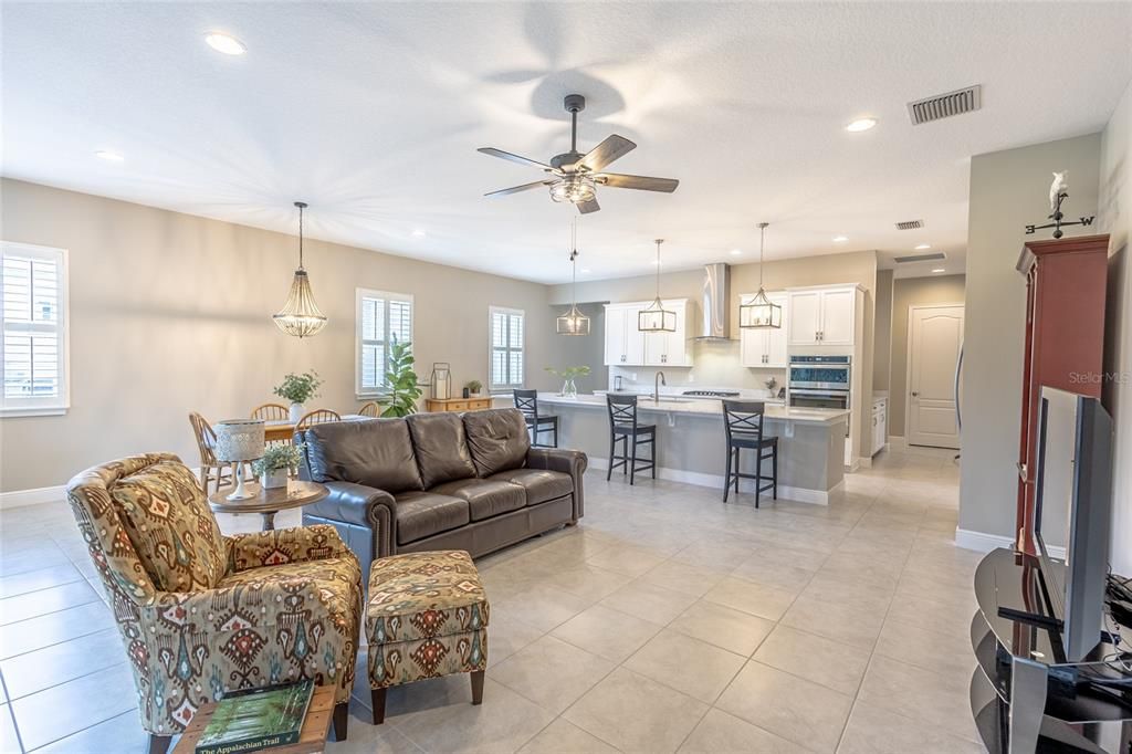 For Sale: $529,900 (3 beds, 3 baths, 2365 Square Feet)
