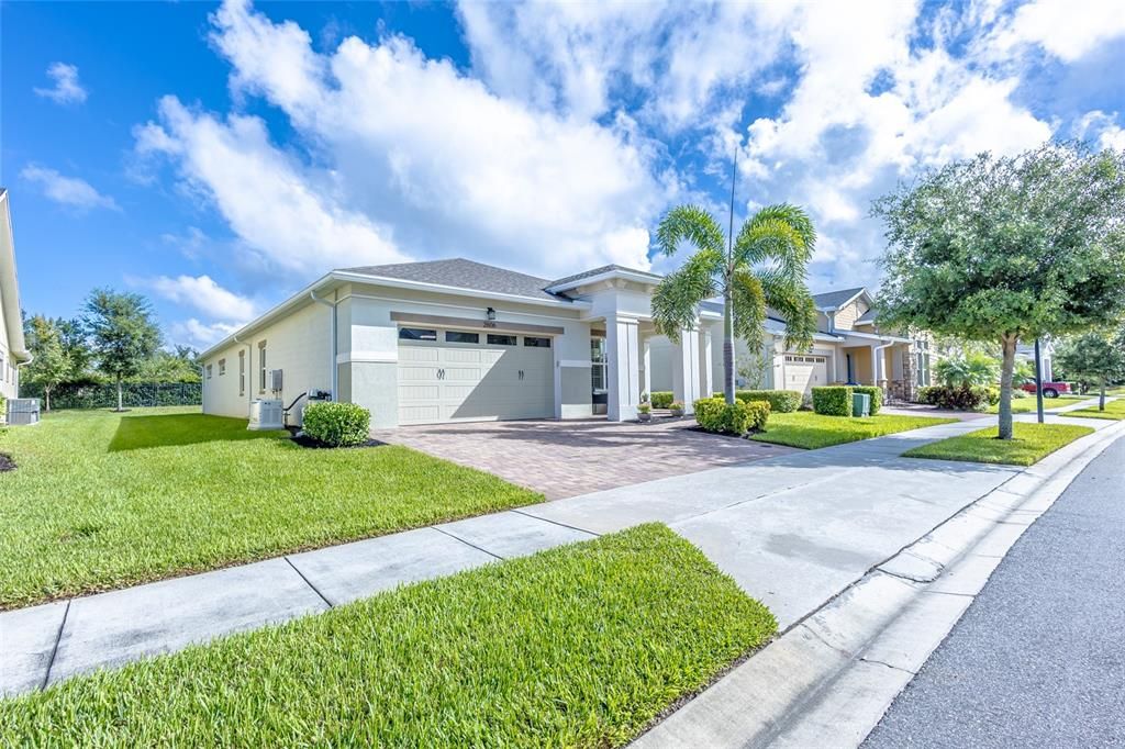 For Sale: $529,900 (3 beds, 3 baths, 2365 Square Feet)