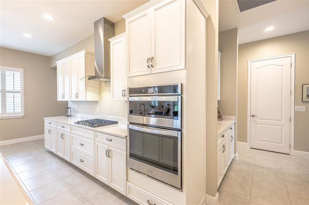 For Sale: $529,900 (3 beds, 3 baths, 2365 Square Feet)