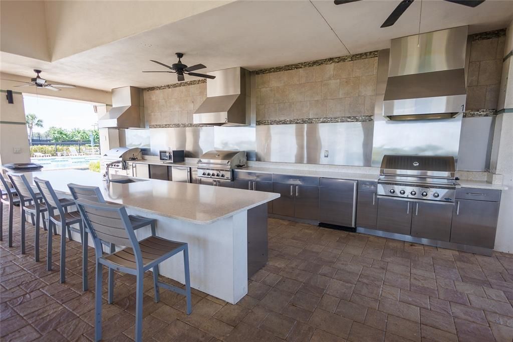 For Sale: $529,900 (3 beds, 3 baths, 2365 Square Feet)