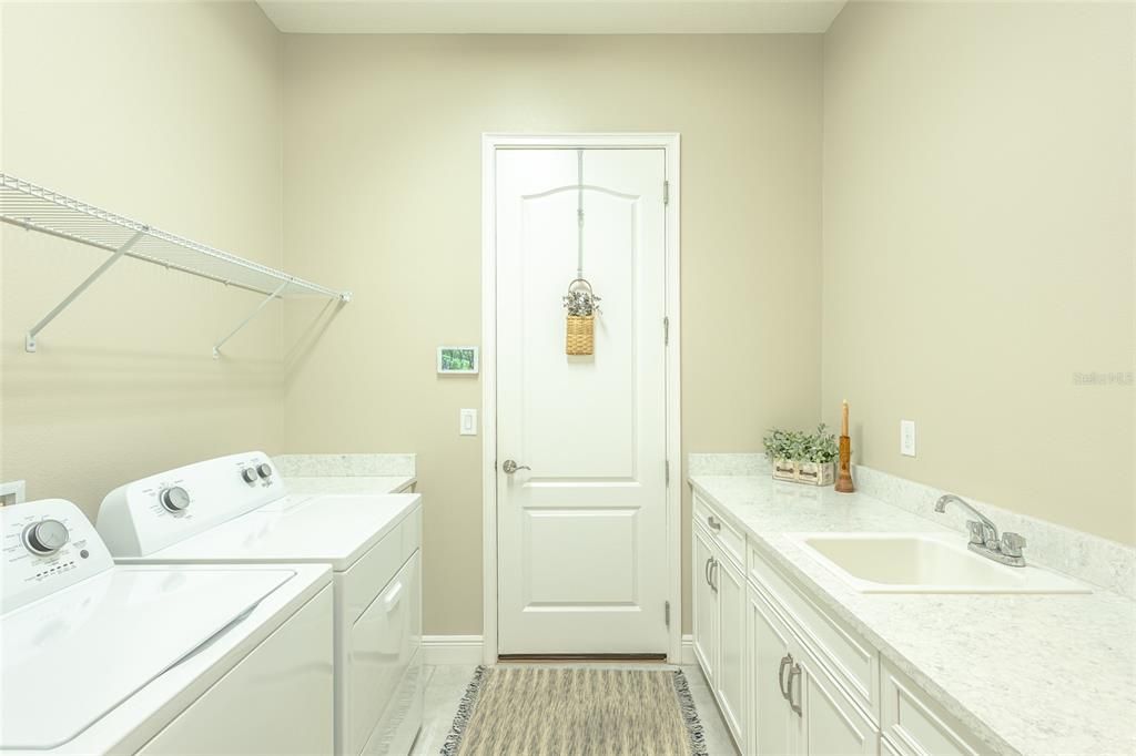 For Sale: $529,900 (3 beds, 3 baths, 2365 Square Feet)