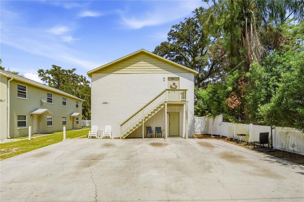 For Rent: $1,750 (2 beds, 1 baths, 812 Square Feet)