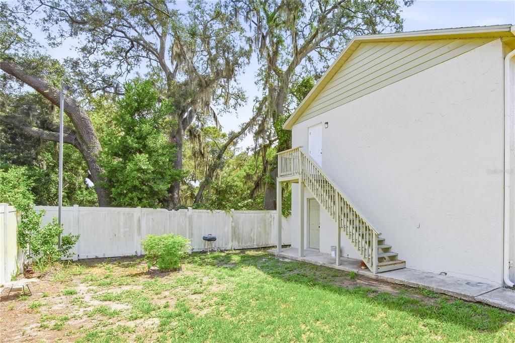 For Rent: $1,750 (2 beds, 1 baths, 812 Square Feet)