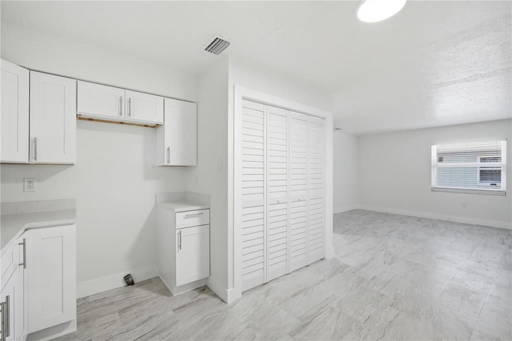 For Rent: $1,750 (2 beds, 1 baths, 812 Square Feet)