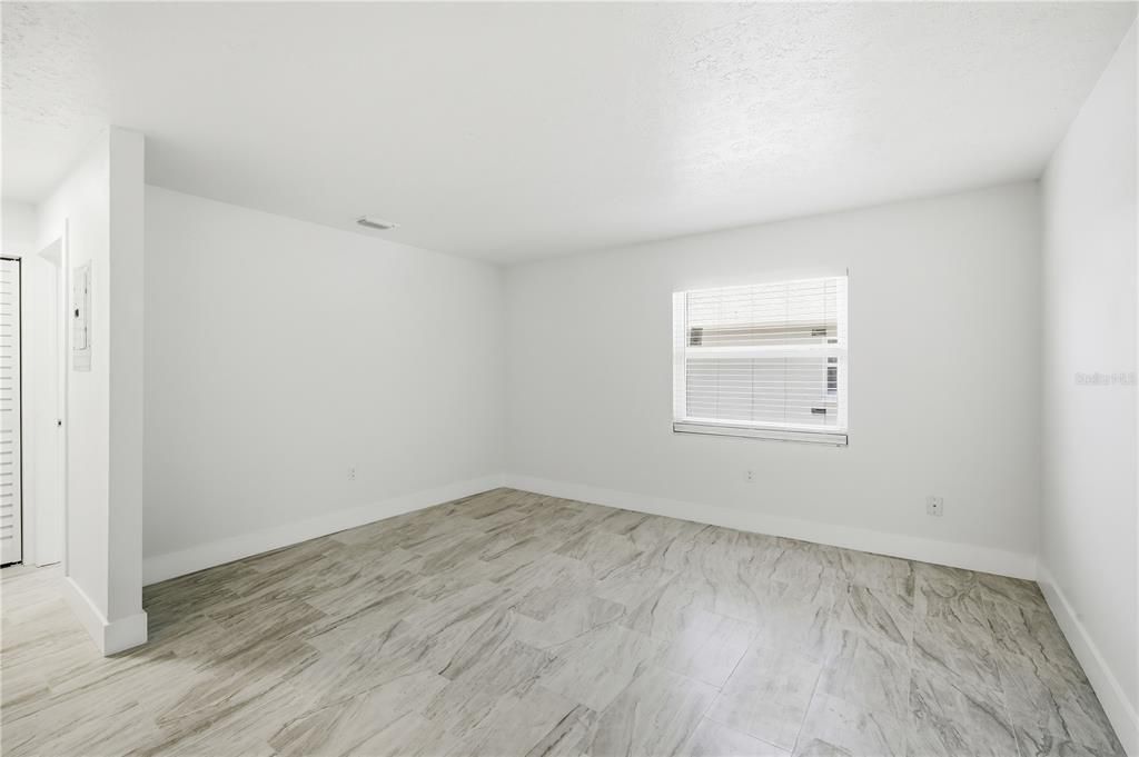 For Rent: $1,750 (2 beds, 1 baths, 812 Square Feet)