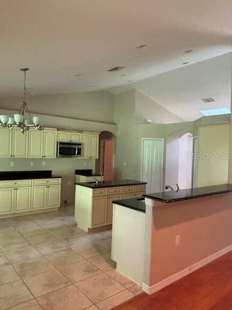 En Venta: $395,000 (4 camas, 3 baños, 2354 Pies cuadrados)