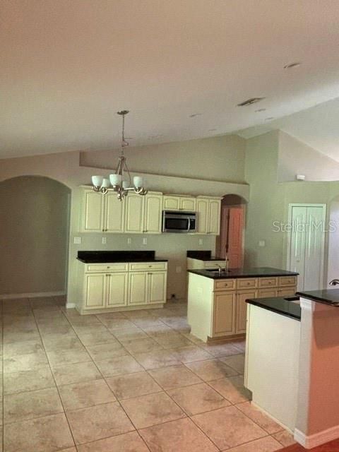 En Venta: $395,000 (4 camas, 3 baños, 2354 Pies cuadrados)