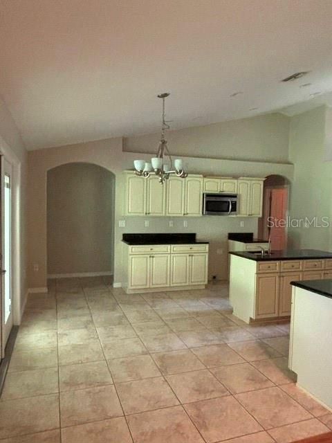 En Venta: $395,000 (4 camas, 3 baños, 2354 Pies cuadrados)