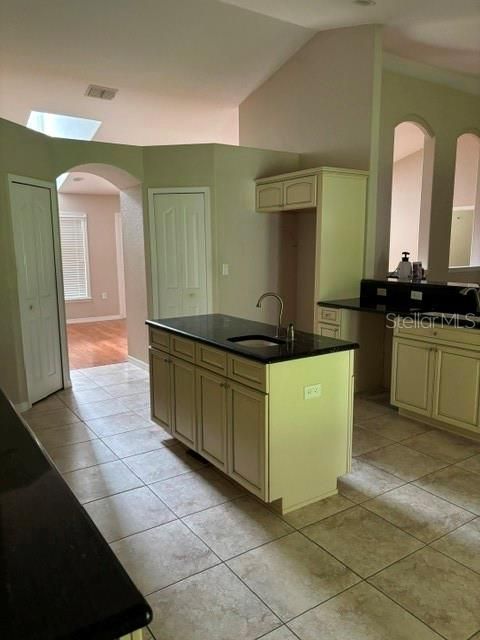 En Venta: $395,000 (4 camas, 3 baños, 2354 Pies cuadrados)