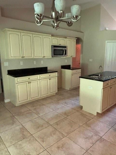 En Venta: $395,000 (4 camas, 3 baños, 2354 Pies cuadrados)