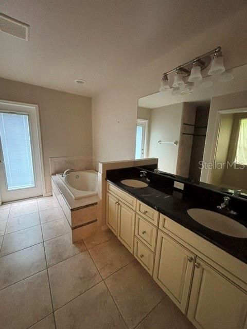 En Venta: $395,000 (4 camas, 3 baños, 2354 Pies cuadrados)