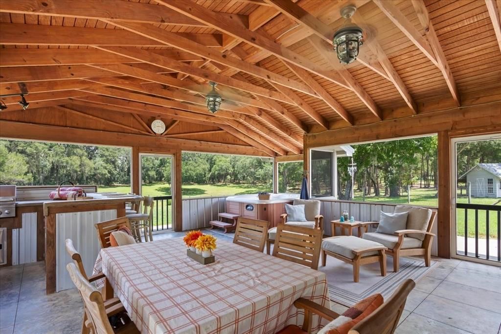 En Venta: $1,800,000 (4 camas, 3 baños, 2769 Pies cuadrados)