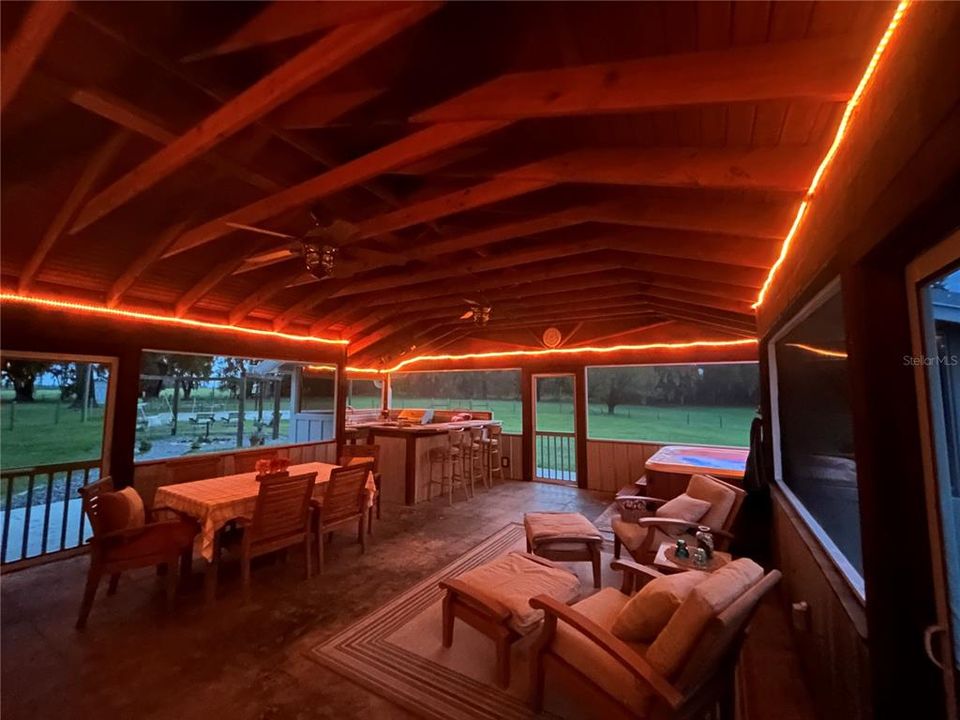 En Venta: $1,800,000 (4 camas, 3 baños, 2769 Pies cuadrados)