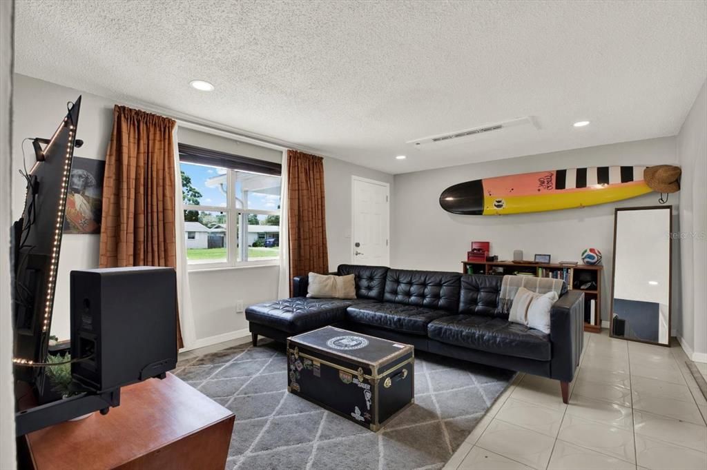 Activo con contrato: $310,000 (3 camas, 1 baños, 1056 Pies cuadrados)