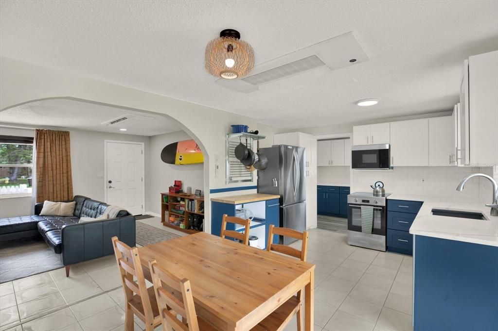 Activo con contrato: $310,000 (3 camas, 1 baños, 1056 Pies cuadrados)