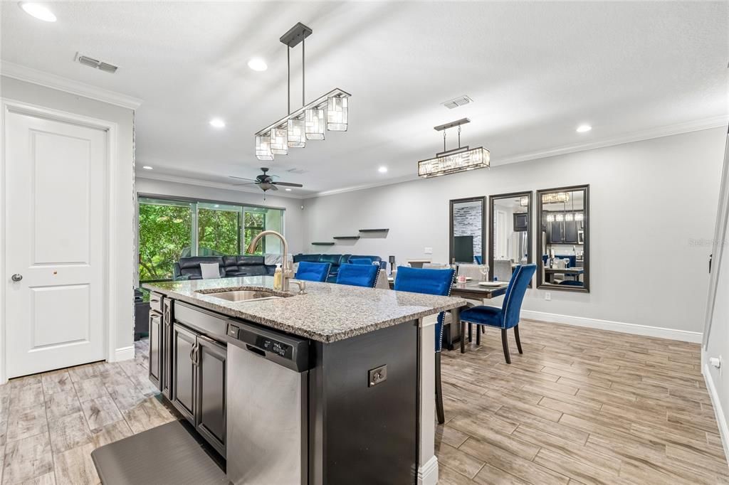 На продажу: $425,000 (3 спален, 2 ванн, 2307 Квадратных фут)