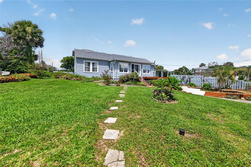 Под контрактом: $415,000 (3 спален, 2 ванн, 1493 Квадратных фут)