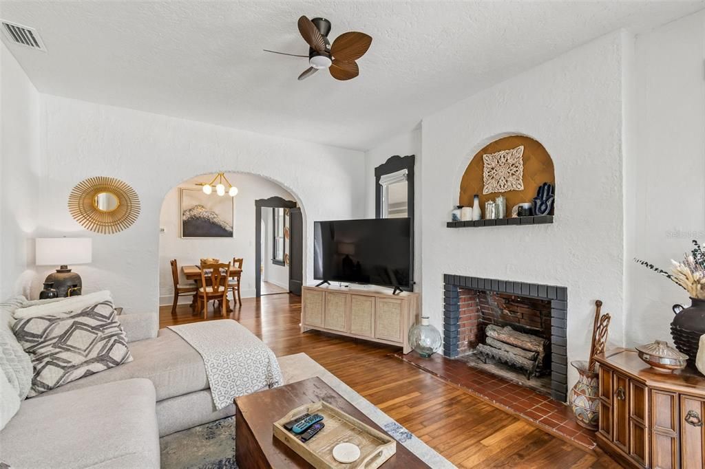 En Venta: $449,000 (2 camas, 1 baños, 1022 Pies cuadrados)