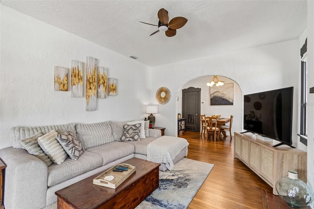 En Venta: $449,000 (2 camas, 1 baños, 1022 Pies cuadrados)