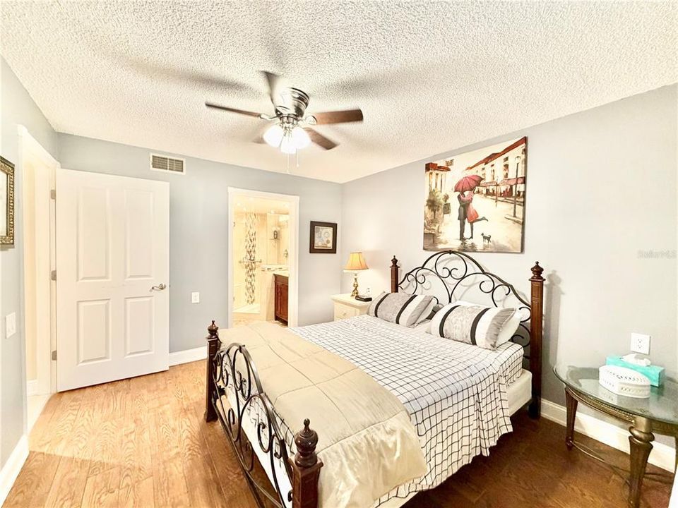 For Rent: $1,850 (2 beds, 2 baths, 1120 Square Feet)