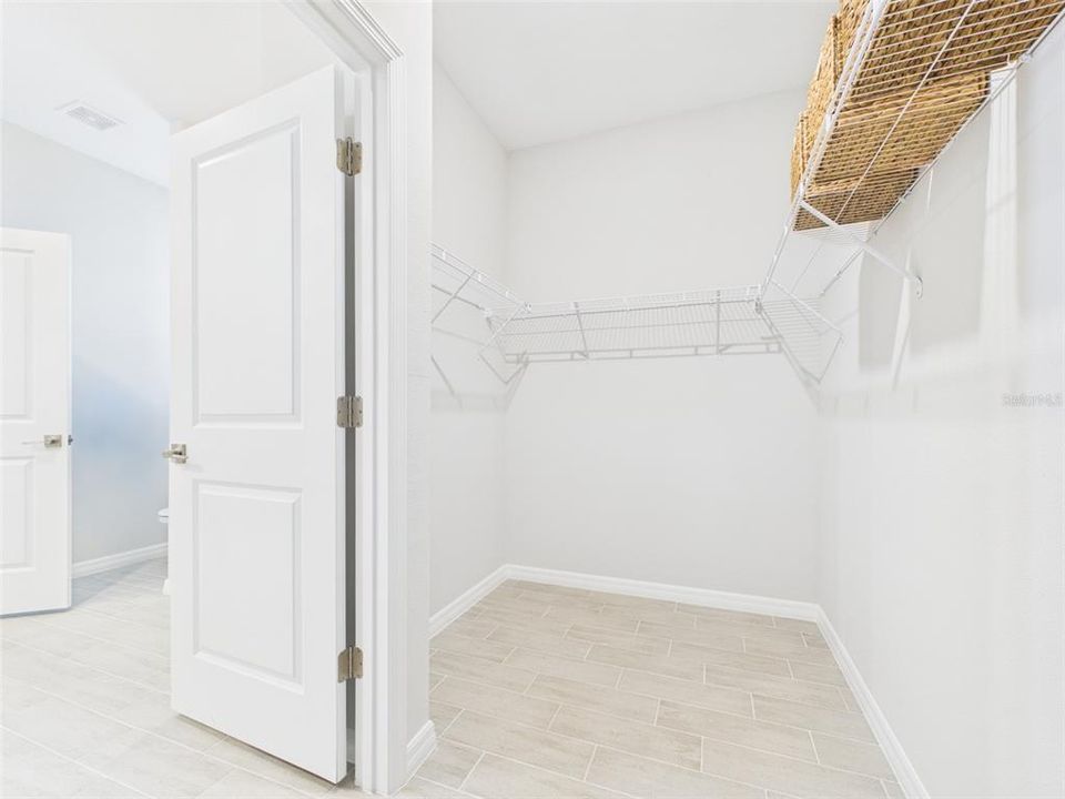 Под контрактом: $299,000 (4 спален, 2 ванн, 1787 Квадратных фут)