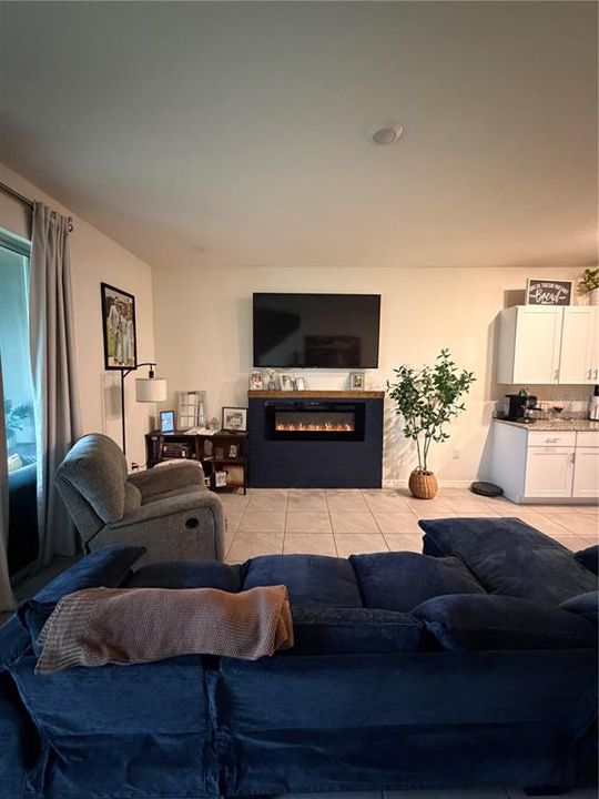 For Rent: $2,200 (3 beds, 2 baths, 1672 Square Feet)