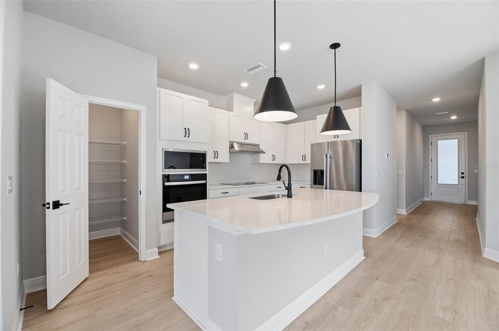 En Venta: $438,900 (3 camas, 2 baños, 1715 Pies cuadrados)