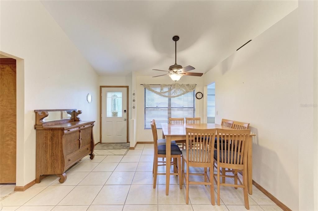 En Venta: $329,900 (3 camas, 2 baños, 1656 Pies cuadrados)