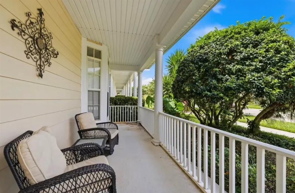 En Venta: $423,000 (3 camas, 2 baños, 2421 Pies cuadrados)