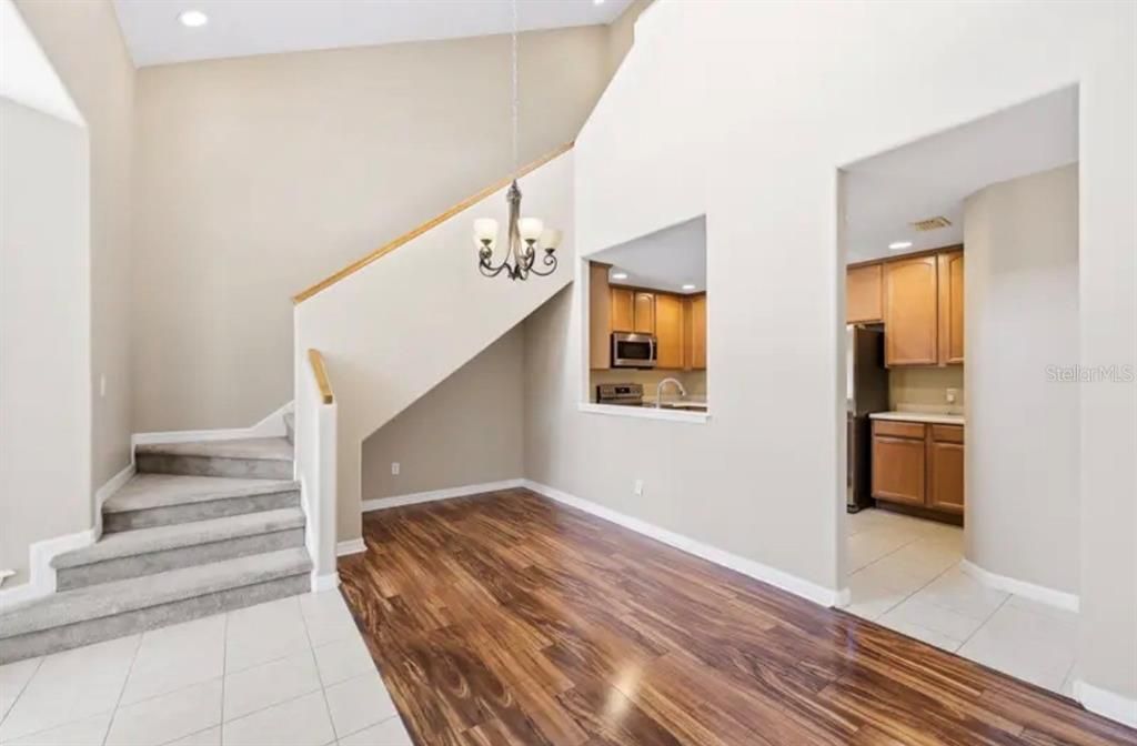 En Venta: $423,000 (3 camas, 2 baños, 2421 Pies cuadrados)