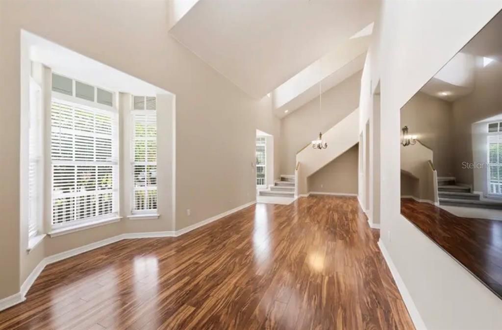 En Venta: $423,000 (3 camas, 2 baños, 2421 Pies cuadrados)