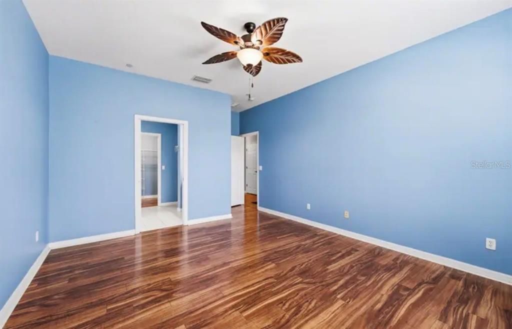 En Venta: $423,000 (3 camas, 2 baños, 2421 Pies cuadrados)