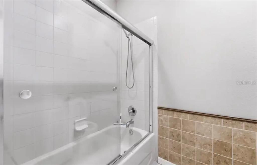 En Venta: $423,000 (3 camas, 2 baños, 2421 Pies cuadrados)
