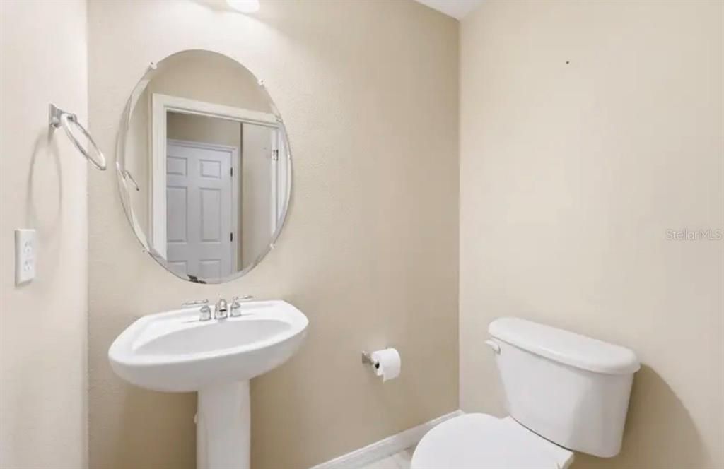 En Venta: $423,000 (3 camas, 2 baños, 2421 Pies cuadrados)