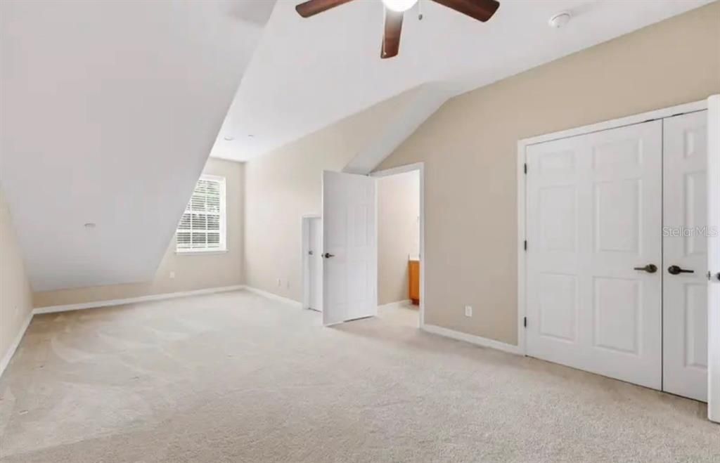 En Venta: $423,000 (3 camas, 2 baños, 2421 Pies cuadrados)