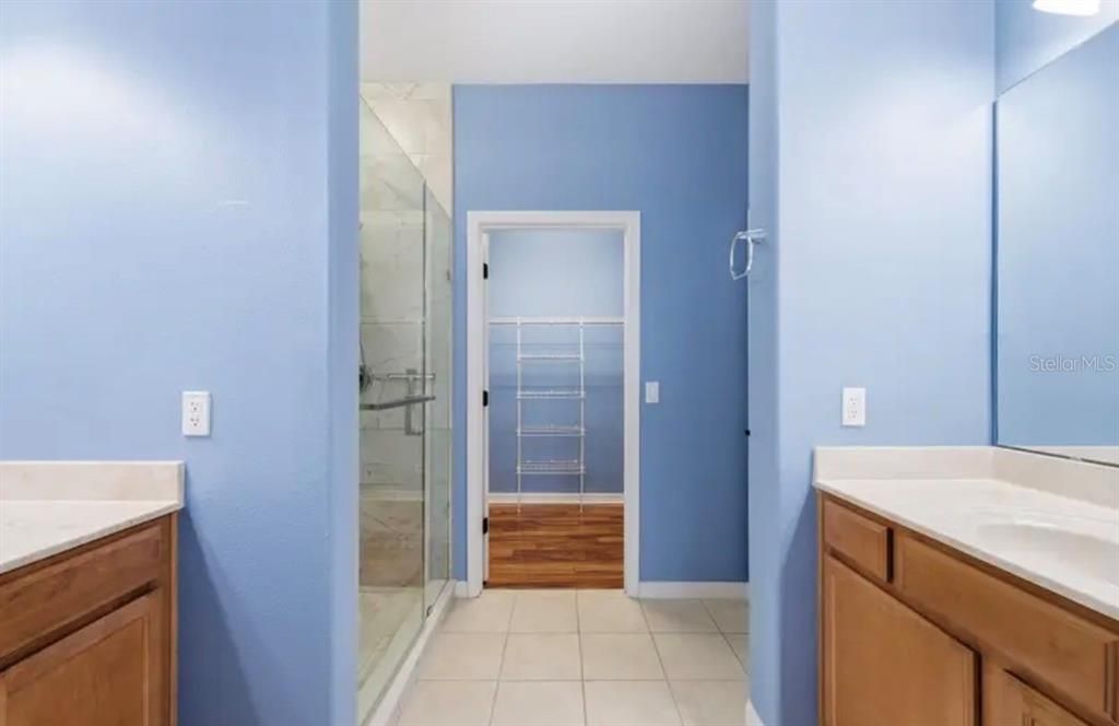 En Venta: $423,000 (3 camas, 2 baños, 2421 Pies cuadrados)