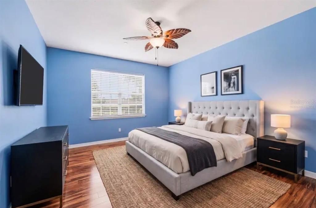 En Venta: $423,000 (3 camas, 2 baños, 2421 Pies cuadrados)