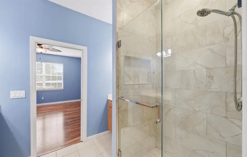 En Venta: $423,000 (3 camas, 2 baños, 2421 Pies cuadrados)