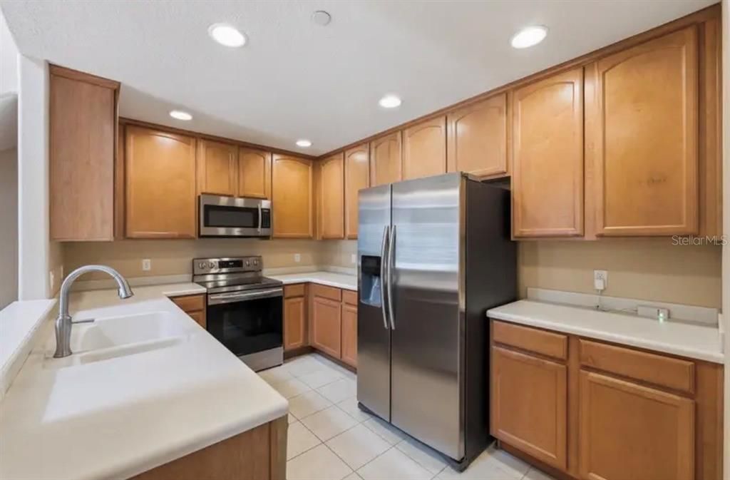 En Venta: $423,000 (3 camas, 2 baños, 2421 Pies cuadrados)