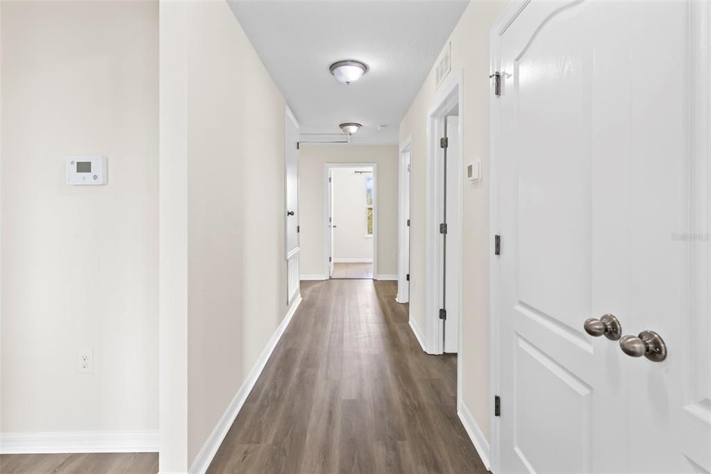 En Venta: $649,000 (4 camas, 2 baños, 2716 Pies cuadrados)