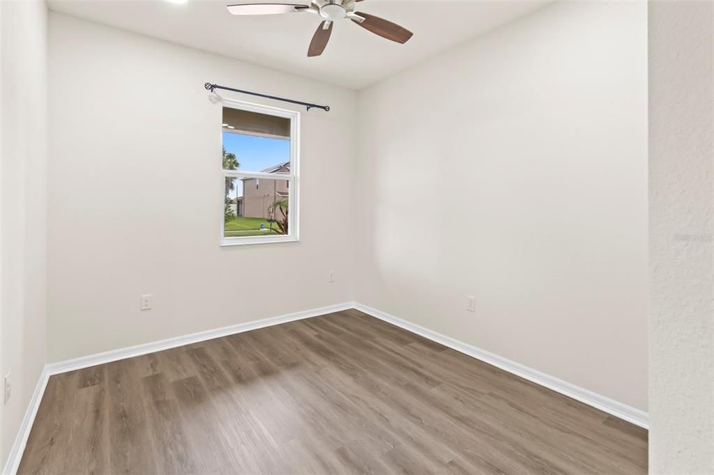 En Venta: $649,000 (4 camas, 2 baños, 2716 Pies cuadrados)