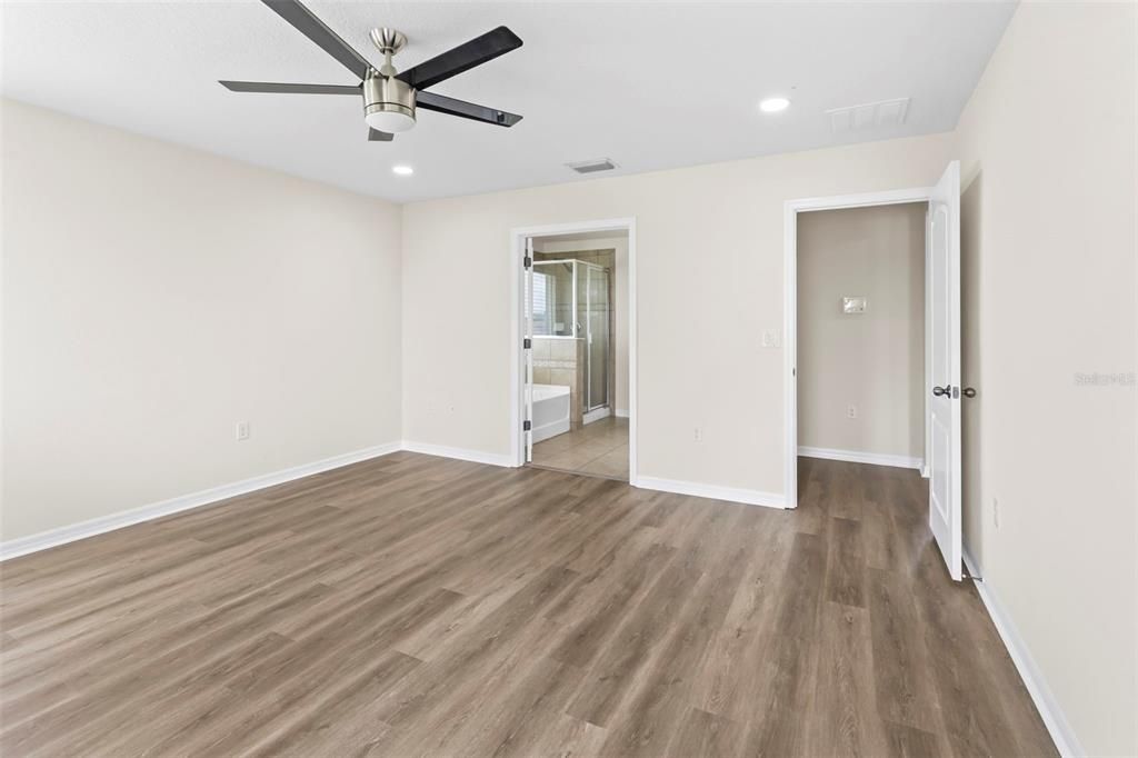En Venta: $649,000 (4 camas, 2 baños, 2716 Pies cuadrados)