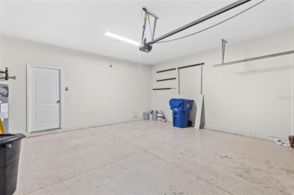 En Venta: $649,000 (4 camas, 2 baños, 2716 Pies cuadrados)