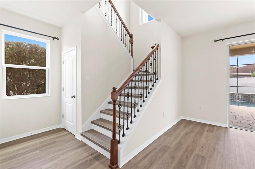 En Venta: $649,000 (4 camas, 2 baños, 2716 Pies cuadrados)
